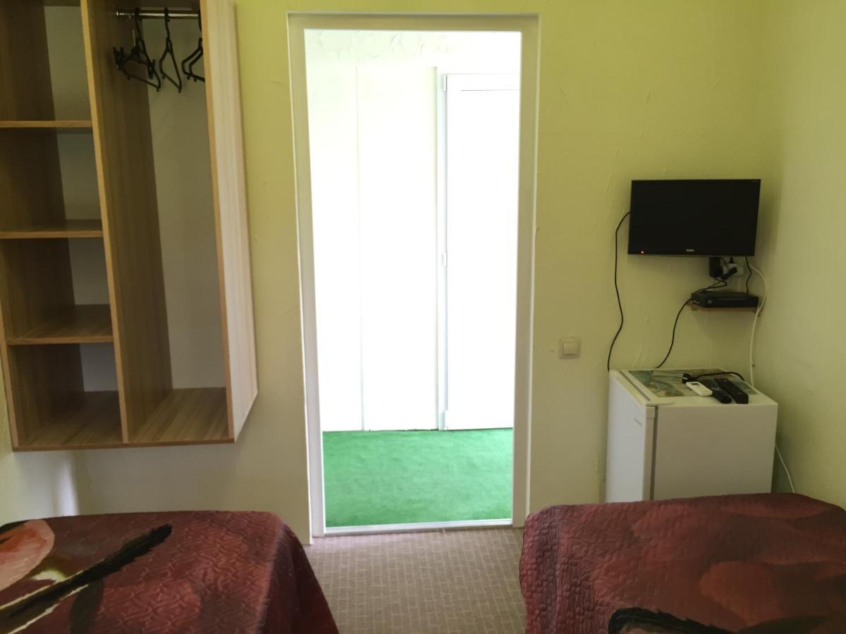 Guest House Inkit Pizunda Bagian luar foto